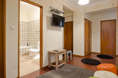Comfortable 4 bedroom apartment in Benfica  - Gallery -  5