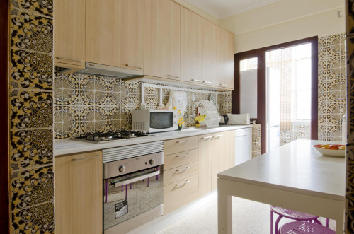 Comfortable 4 bedroom apartment in Benfica - Gallery - 25