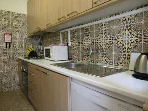 Comfortable 4 bedroom apartment in Benfica - Gallery - 20