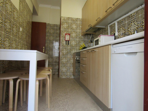 Comfortable 4 bedroom apartment in Benfica - Gallery - 19
