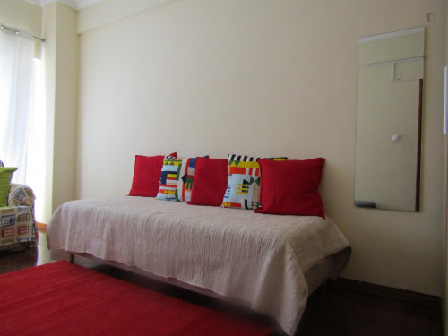 Comfortable 4 bedroom apartment in Benfica - Gallery - 27