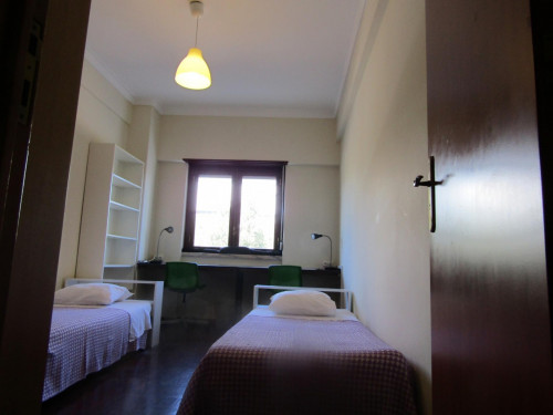 Comfortable 4 bedroom apartment in Benfica - Gallery - 14