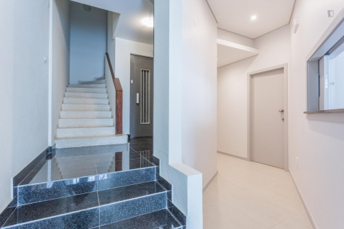 Cosy apartment next to Escola Superior de Música, Artes e Espectáculo - Gallery - 8