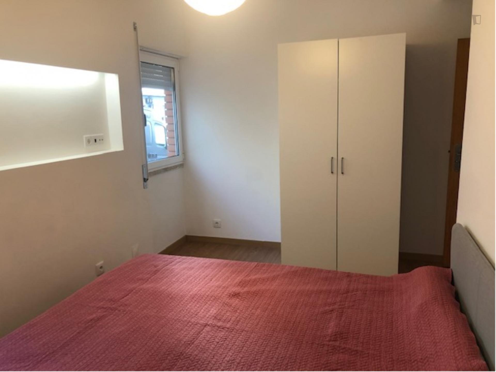 Cosy double ensuite bedroom in Penha de França
