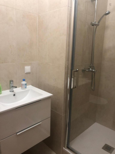 Cosy double ensuite bedroom in Penha de França - Gallery - 5