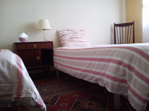 Nice twin bedroom with ensuite bathroom in Paranhos  - Gallery -  2