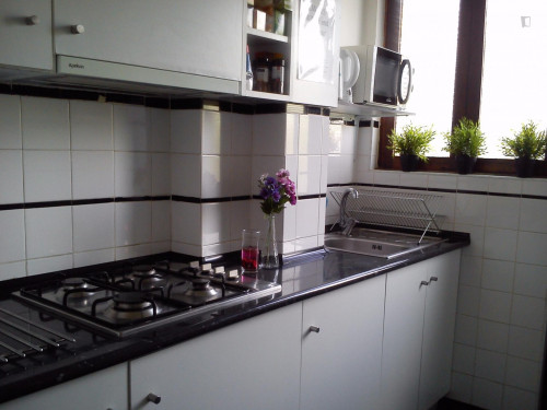 Nice twin bedroom with ensuite bathroom in Paranhos  - Gallery -  3