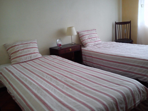 Nice twin bedroom with ensuite bathroom in Paranhos  - Gallery -  5