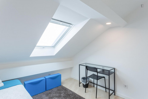 Neat double bedroom part of a student Residence close to Polo Universitário Porto  - Gallery -  2