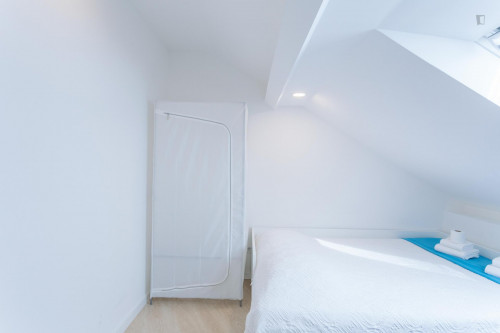 Neat double bedroom part of a student Residence close to Polo Universitário Porto  - Gallery -  3