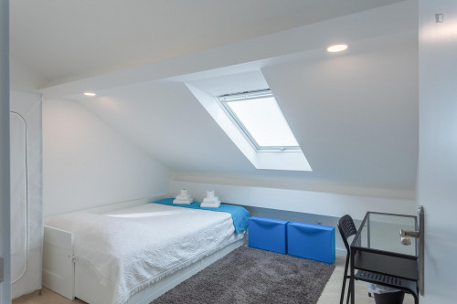 Neat double bedroom part of a student Residence close to Polo Universitário Porto  - Gallery -  1