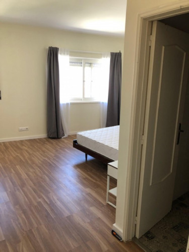 Ensuite bedroom, with private bathroom, in 7-bedroom house - Gallery - 4