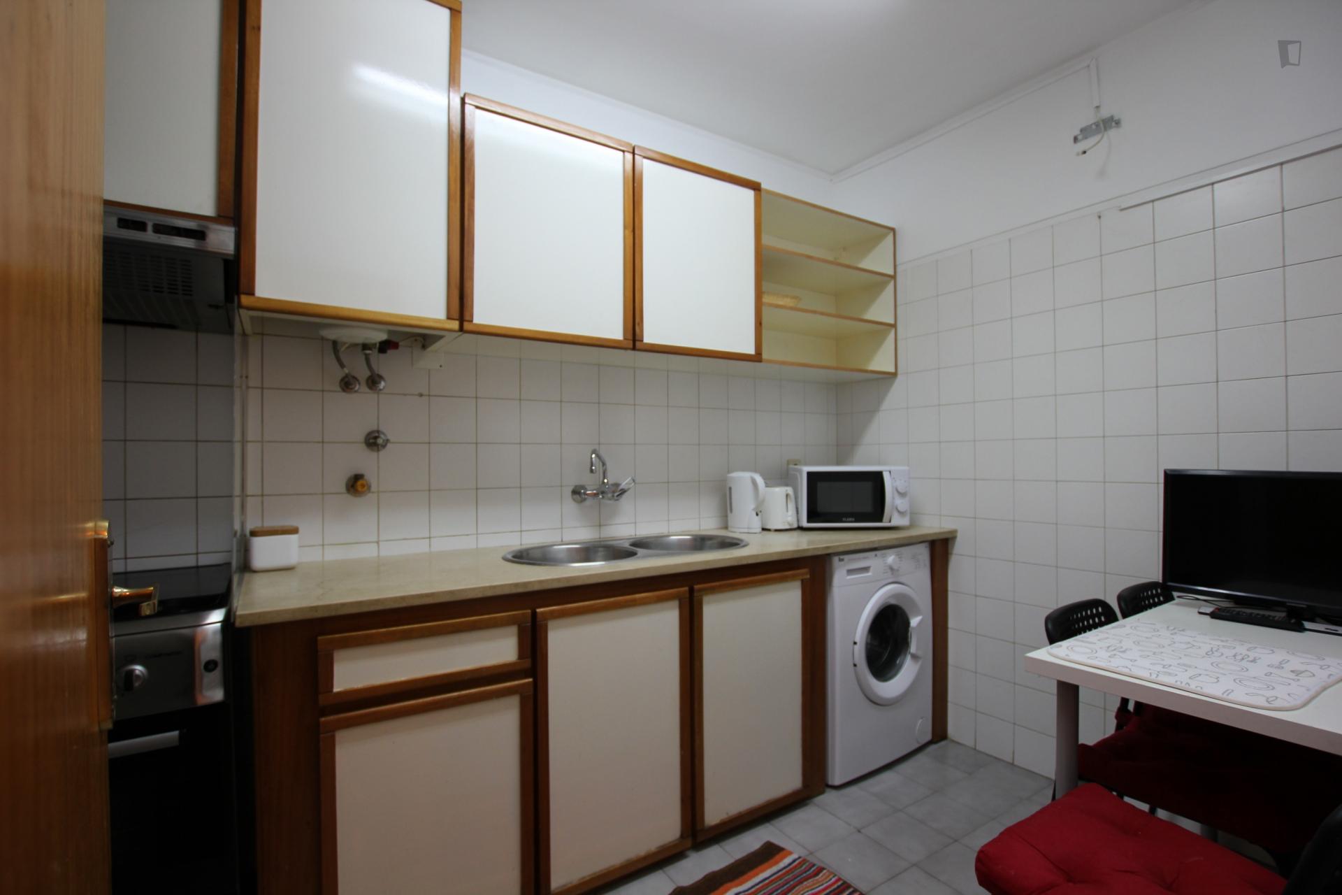 Extra large bedroom in Porto with private terrace.