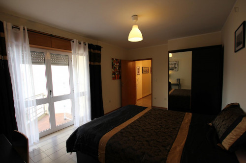 Extra large bedroom in Porto with private terrace. - Gallery - 3