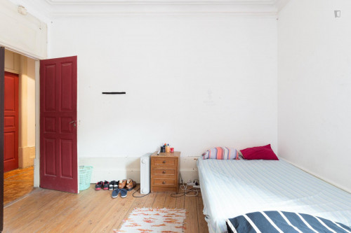Double bedroom in a large residence, near Faculdade de Farmácia da Universidade do Porto  - Gallery -  2