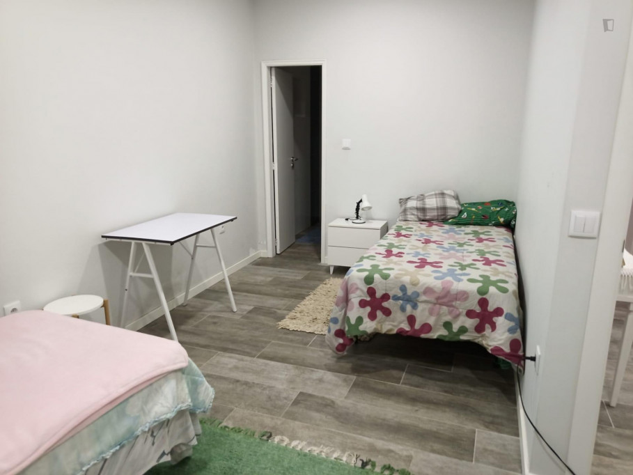 Twin bedroom in a 2-bedroom apartment in São João da Talha