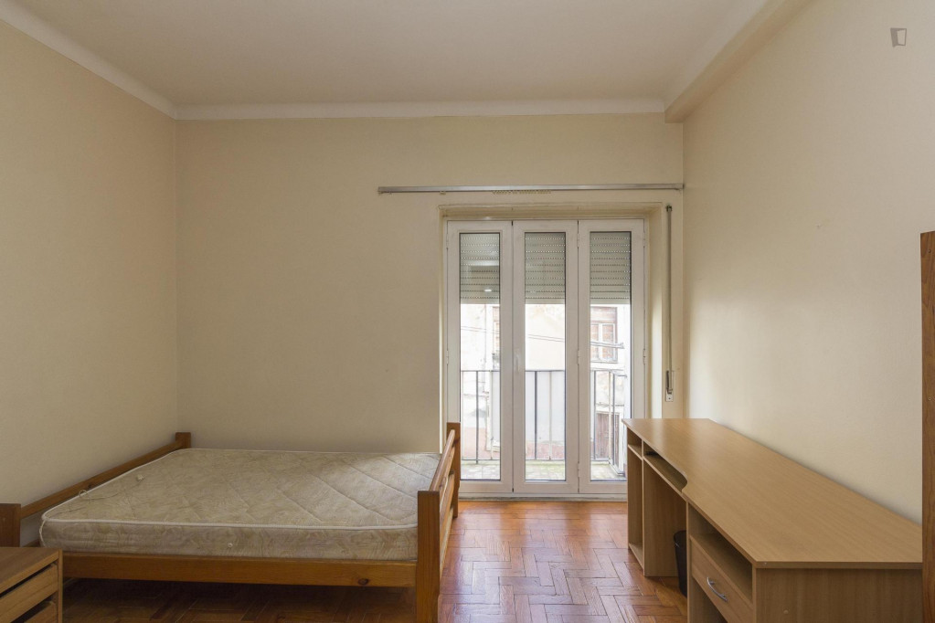 Bright single bedroom in a 4-bedroom apartment in Santa Cruz