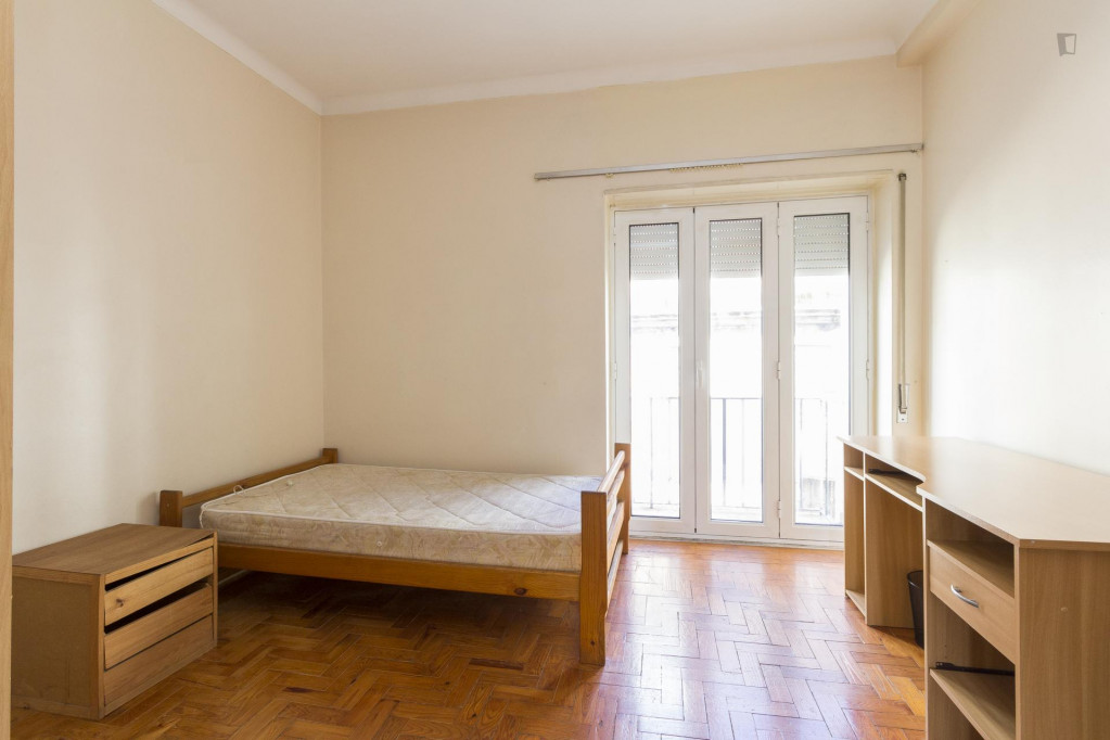 Bright single bedroom in a 4-bedroom apartment in Santa Cruz