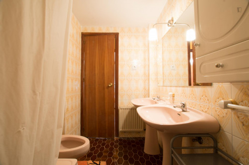Very nice double bedroom in a 6-bedroom flat, in Alcala de Henares - Gallery - 6