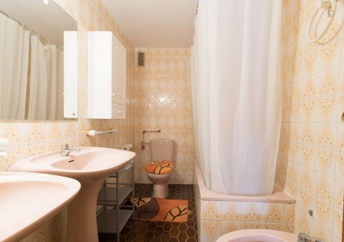 Very nice double bedroom in a 6-bedroom flat, in Alcala de Henares - Gallery - 7