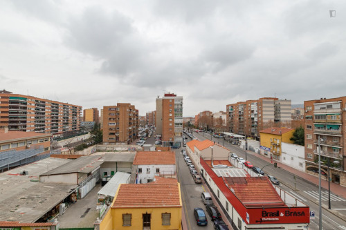 Very nice double bedroom in a 6-bedroom flat, in Alcala de Henares - Gallery - 16