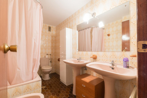 Very nice double bedroom in a 6-bedroom flat, in Alcala de Henares - Gallery - 5