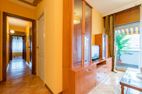 Very nice double bedroom in a 6-bedroom flat, in Alcala de Henares - Gallery - 3