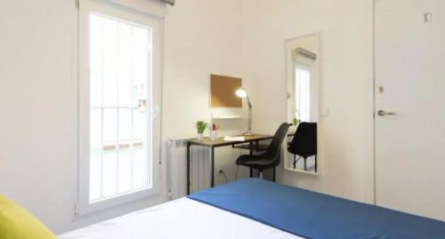 Graceful double bedroom near the Nueva Numancia metro