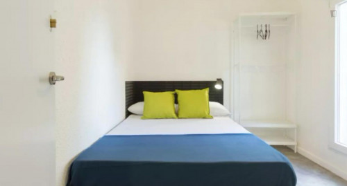 Graceful double bedroom near the Nueva Numancia metro