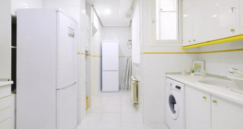 Attractive single bedroom in Argüelles