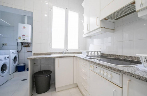 Neat and cosy single bedroom near the Gran Vía metro - Gallery - 24
