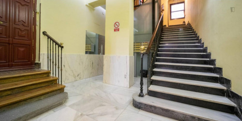 Neat and cosy single bedroom near the Gran Vía metro  - Gallery -  4