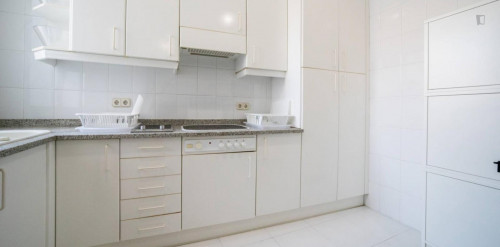 Neat and cosy single bedroom near the Gran Vía metro - Gallery - 23