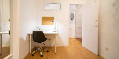 Neat and cosy single bedroom near the Gran Vía metro - Gallery - 28