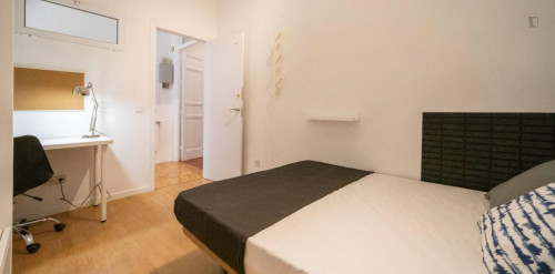 Neat and cosy single bedroom near the Gran Vía metro  - Gallery -  3