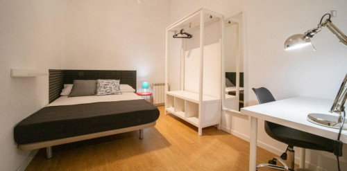 Neat and cosy single bedroom near the Gran Vía metro  - Gallery -  1