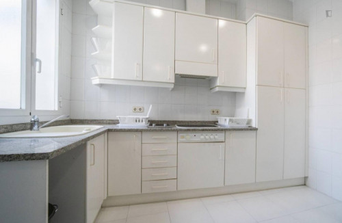 Neat and cosy single bedroom near the Gran Vía metro - Gallery - 26