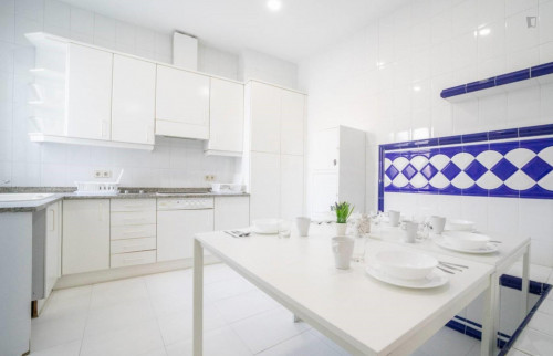 Neat and cosy single bedroom near the Gran Vía metro - Gallery - 27