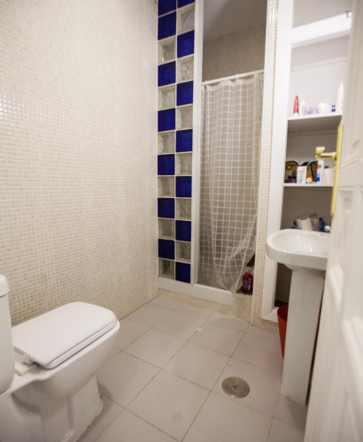 Pleasant double bedroom in a 7-bedroom flat, near the Sol metro - Gallery - 7