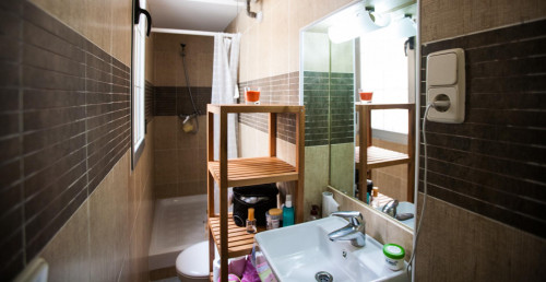 Pleasant double bedroom in a 7-bedroom flat, near the Sol metro - Gallery - 8