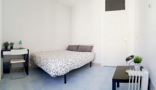 Pleasant double bedroom in a 7-bedroom flat, near the Sol metro  - Gallery -  4
