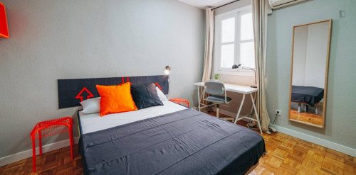 Very Cool Double Bedroom In Gaztambide - 1