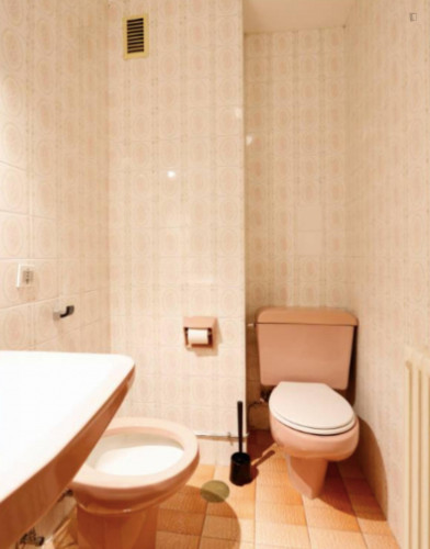 Marvellous single bedroom with a balcony, in Palacio - Gallery - 9