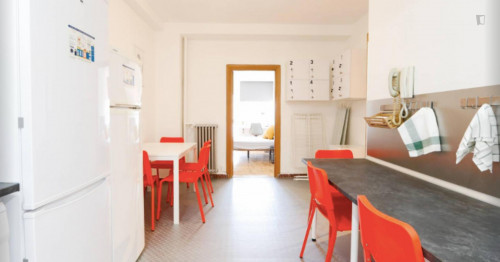 Marvellous single bedroom with a balcony, in Palacio - Gallery - 5