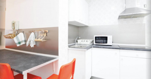 Marvellous single bedroom with a balcony, in Palacio - Gallery - 7