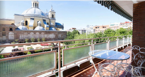 Marvellous single bedroom with a balcony, in Palacio - Gallery - 13