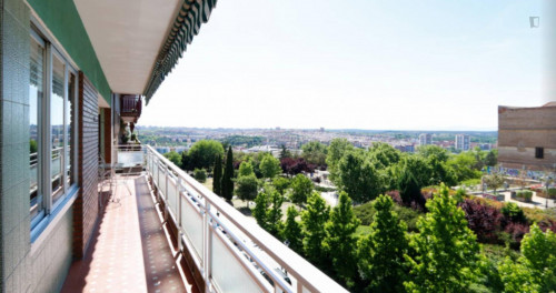 Marvellous single bedroom with a balcony, in Palacio - Gallery - 11
