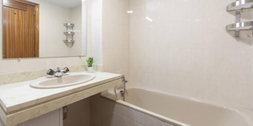 Stylish single bedroom close to Avenida de la Paz Metro - Gallery - 17