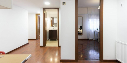 Stylish single bedroom close to Avenida de la Paz Metro - Gallery - 9