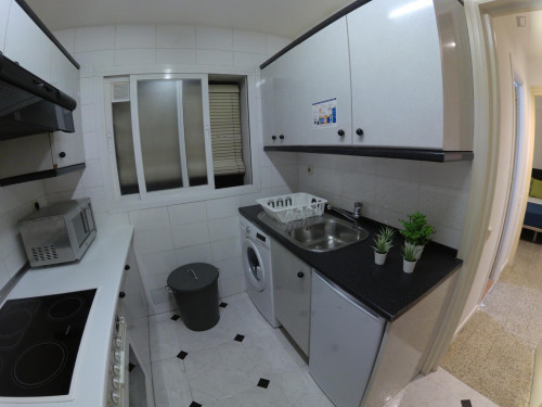 Tasteful single bedroom in a student flat, in Chamartín - Gallery - 16